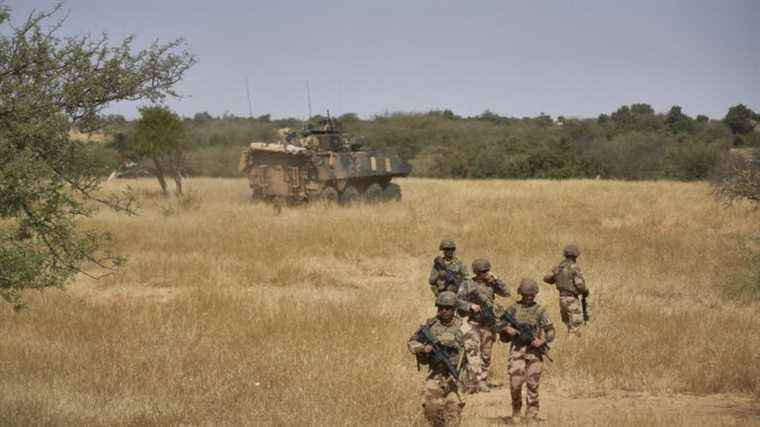 four French soldiers injured by an explosive device