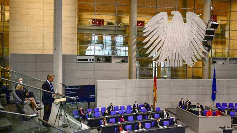 in Germany, compulsory vaccination under debate in Parliament