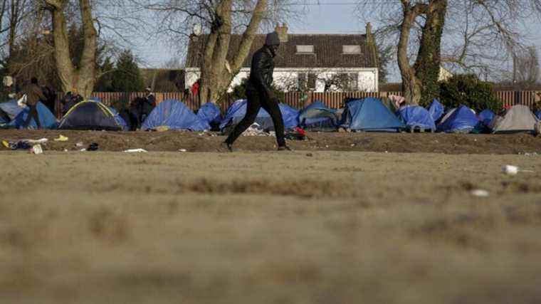 migrants evacuated from a camp, three days after clashes with the police