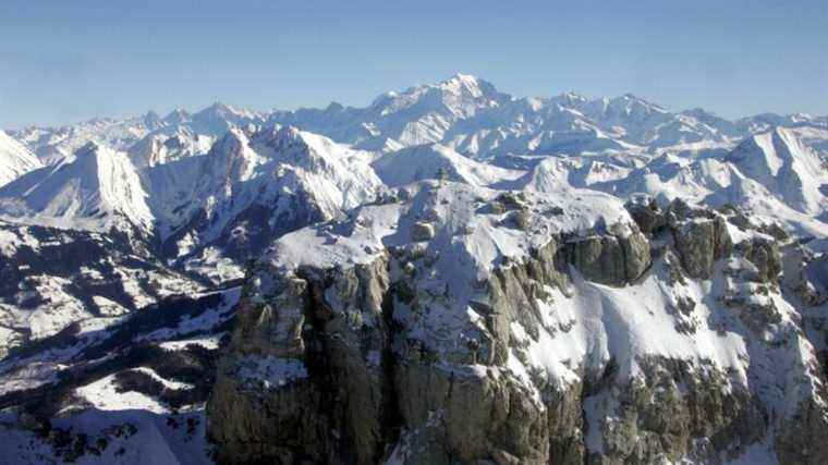 one dead and one seriously injured in mountaineering fall