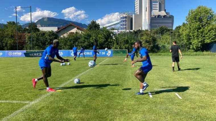 the match between Grenoble and Niort rescheduled for February 15