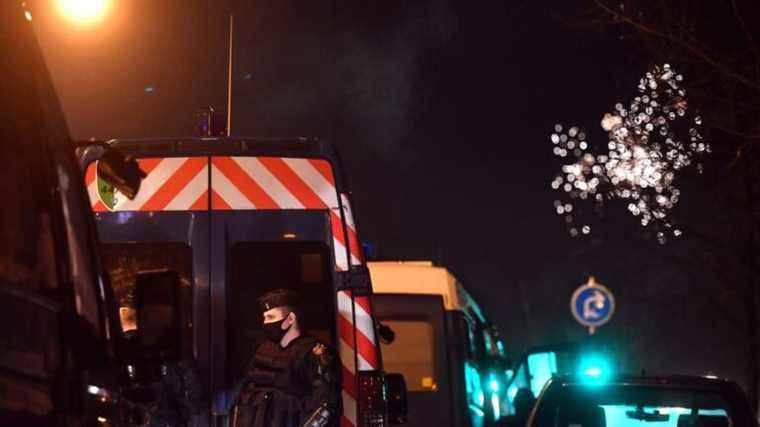 two police officers slightly injured by firecracker throws on New Year’s Eve