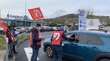 union mobilization two years after the suicide of an employee of a supermarket