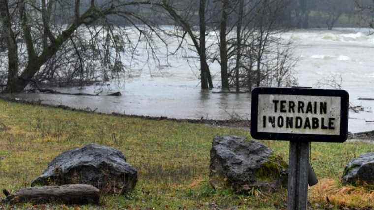 up to two months of rain expected in 48 hours according to Météo France