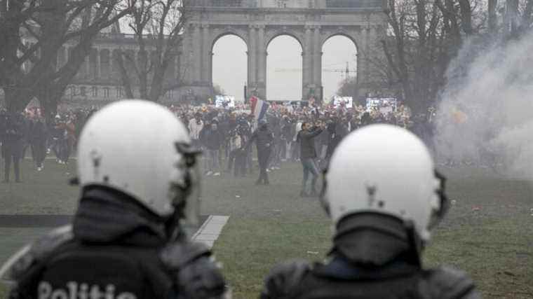 violence erupts on the sidelines of a demonstration in Brussels against health restrictions