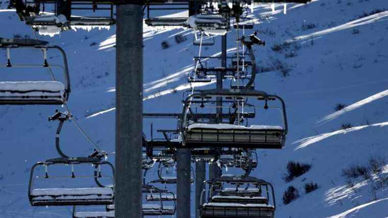 16-year-old skier dies after falling on red run