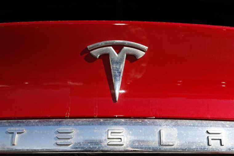 817,000 Tesla recall for seat belt warning signal