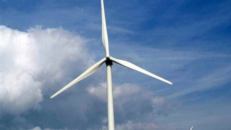 A giant wind turbine project in Boussais in the Deux-Sèvres is debated