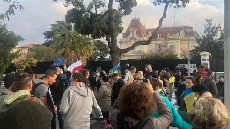 A hundred demonstrators in front of the Russian consulate in Marseille