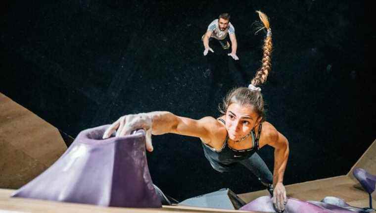 Agathe Calliet, from Valence, new French bouldering champion in less than 20 years