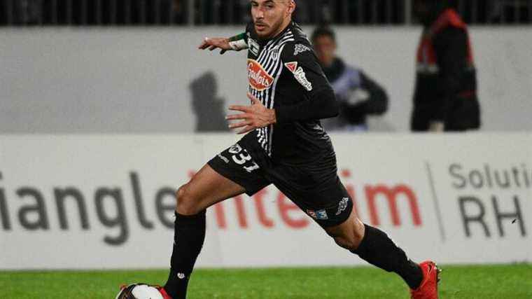 Algerian international Youcef Balaïli signs for Brest