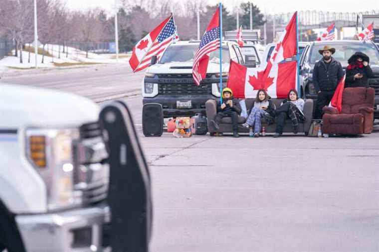 Ambassador Bridge |  Traffic to Canada still blocked