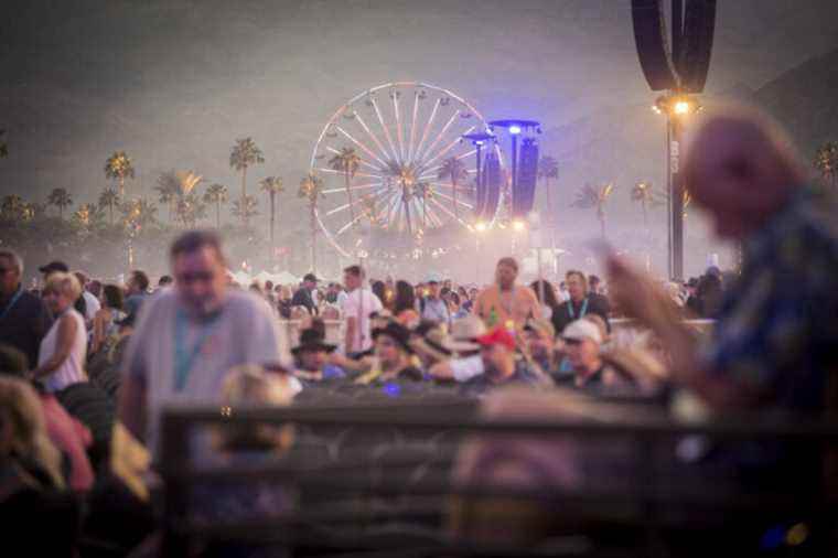 An unmasked crowd at Coachella