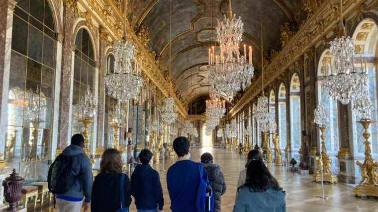 At the Palace of Versailles, college students act as guides for other young people