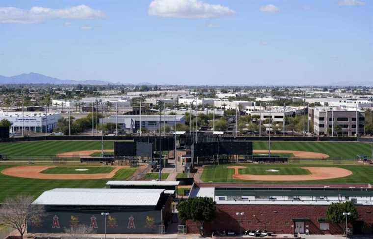 Baseball lockout gets real as camps are deserted