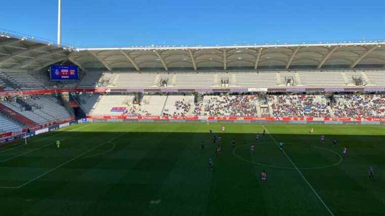 Beaten 2 to 0, the players of the Reims stadium did not deserve against the Lyonnaises