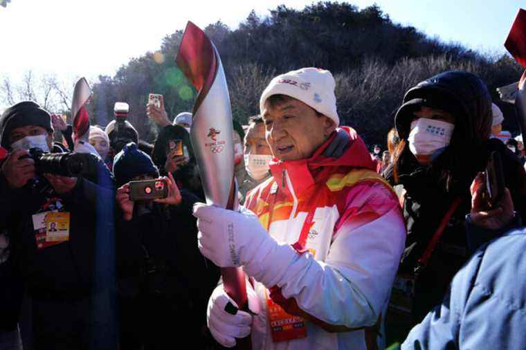 Beijing Games |  The Olympic flame at the Great Wall with actor Jackie Chan