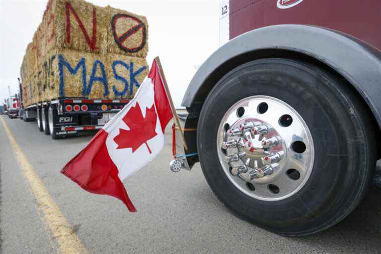 Blockade in Alberta |  The RCMP facilitates the movement to the border