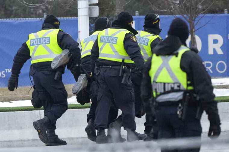 Blocking the Ambassador Bridge |  The police put an end to the demonstration