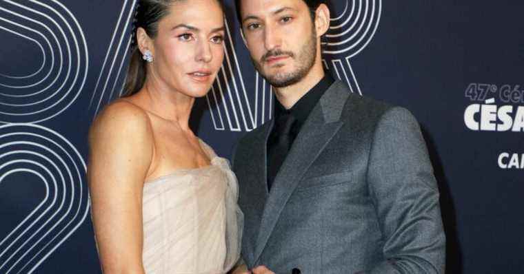 César 2022 – Pierre Niney supported by his beautiful Natasha: tender looks and… no dancing!