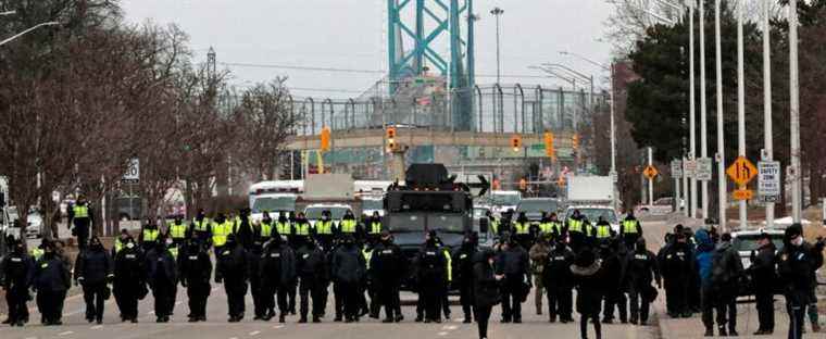 Challenge in Canada: the Ambassador border bridge is reopened