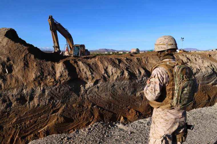 Chile digs a trench on the border with Bolivia