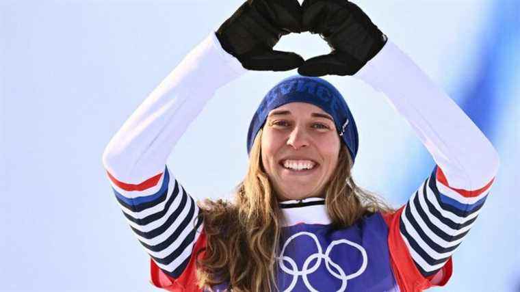 Chloé Trespeuch wins silver in snowboard cross, sixth medal for France