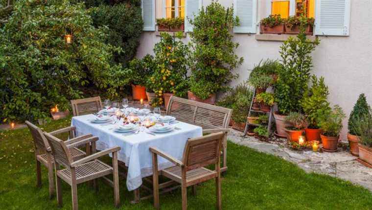 Clean your garden furniture for sunny days