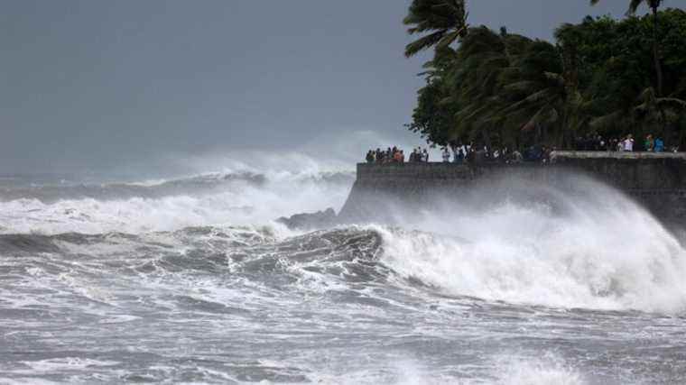 Cyclone Emnati moves away, red alert is lifted