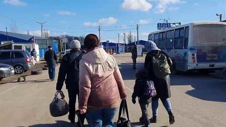 Crisis in Ukraine: frightened families leave the Donbass