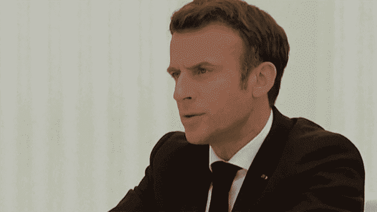 Emmanuel Macron convenes a defense council and reacts by press release