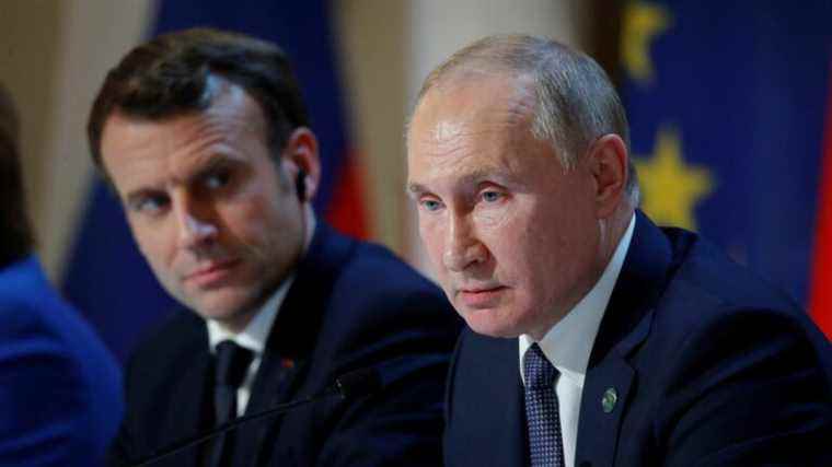 Emmanuel Macron flies to Moscow where he will meet Vladimir Putin