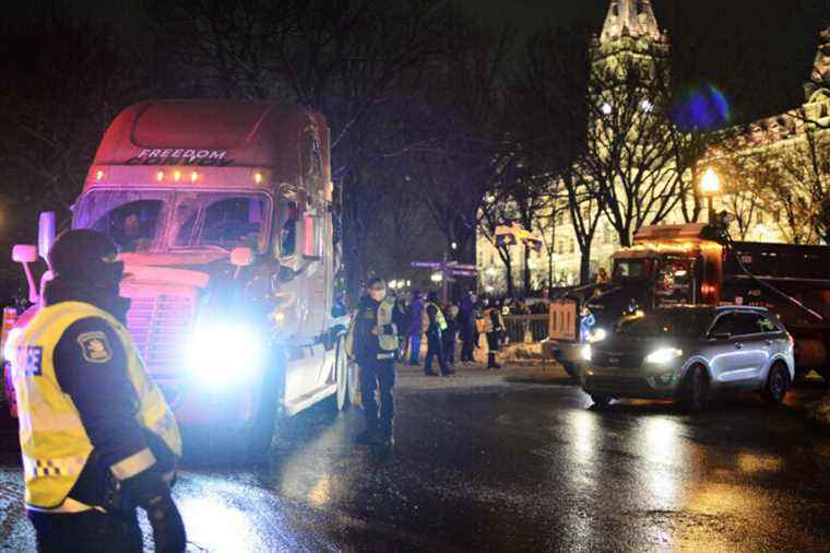 End of sanitary measures demanded |  The truck convoy arrives in Quebec