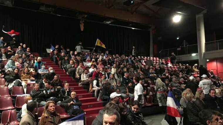 Éric Zemmour’s teams at a meeting in Haute-Loire