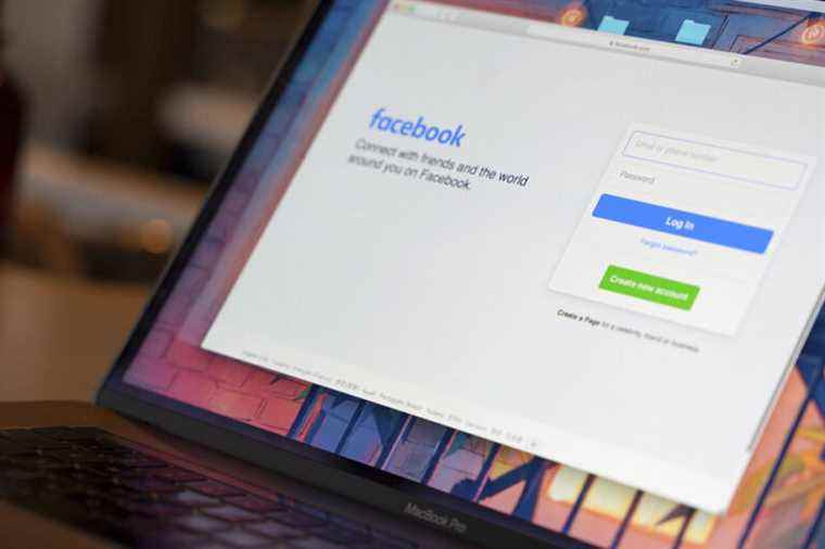 Facebook Accounts |  Ukrainians fearing for their safety may block access