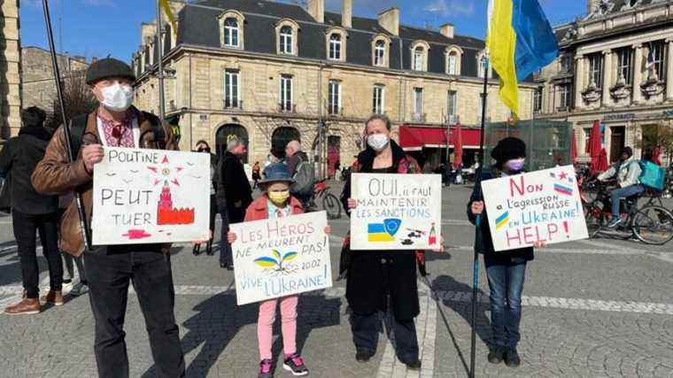 Forty people gathered in support of Ukraine in Bordeaux