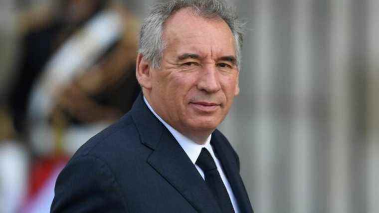 François Bayrou wants to help candidates in need of sponsorship