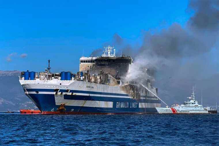 Greece |  Twelve missing on Italian ferry still on fire