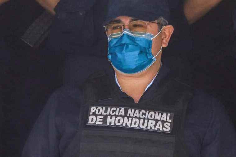 Honduras |  Ex-president Hernandez presented to a judge who must rule on his extradition