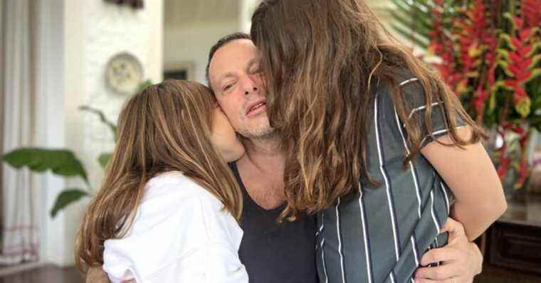 “I am the caricature of that”: Marc-Olivier Fogiel, what his daughters Mila and Lily reproach him for…