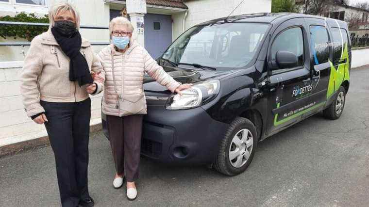 In Fondettes, a taxi on request for isolated elderly people