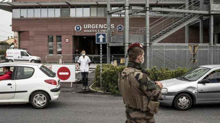 In Perpignan, tents set up in front of the hospital to compensate for the saturation of emergencies