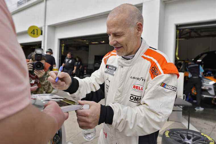 Jacques Villeneuve takes 22nd place at the Daytona 500 in NASCAR