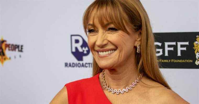 Jane Seymour: Bare shoulder and tight dress, the 71-year-old actress is an eternal beauty