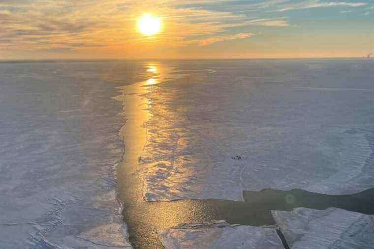 Lake Erie: 18 people rescued after being stuck on a block of ice