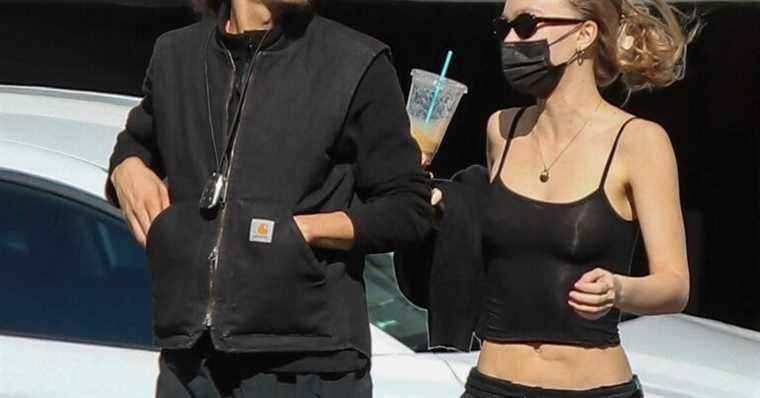 Lily-Rose Depp and Yassine Stein out: crop top and tender gestures