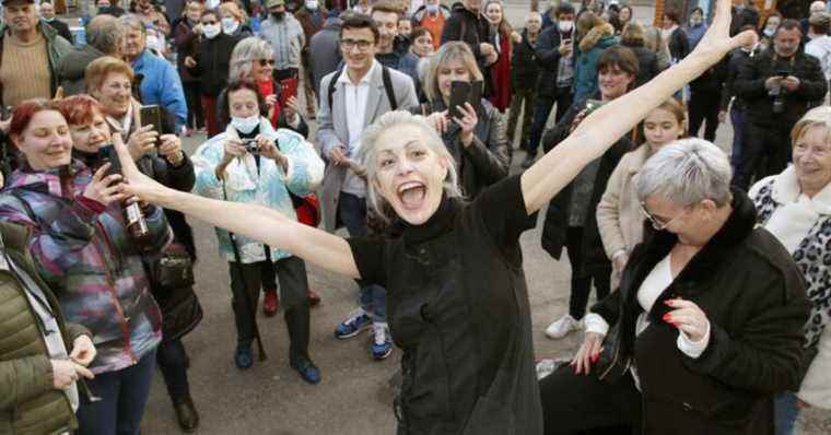 Lio unleashed at the Luchon Festival: the singer fully assumes her gray hair!