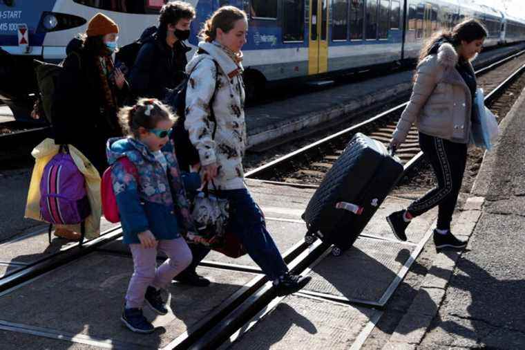 Massive influx of Ukrainian refugees into neighboring countries