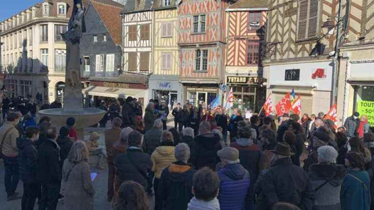 More than a hundred people in Auxerre to support the Ukrainian people