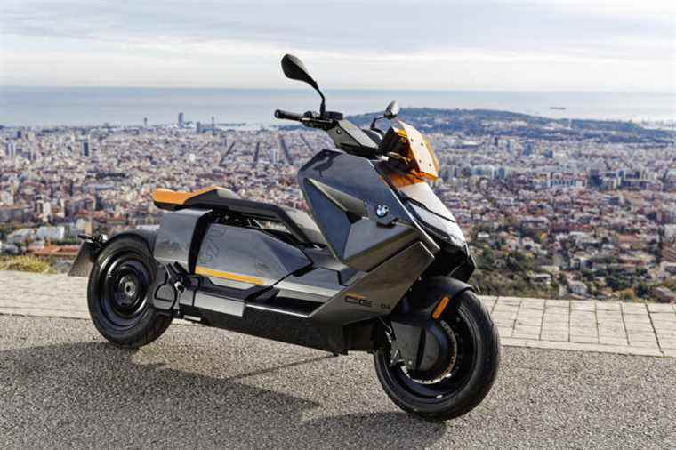 Motorcycle BMW CE 04 2022 |  The city without pollution, on two wheels